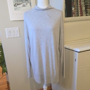 EUC Chelsea 28 Gray Tunic Sweater Size Large